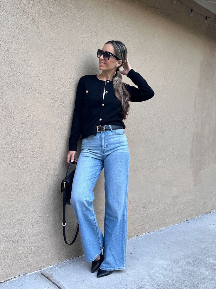 How to style wide leg crop jeans with a t-shirt and sneakers